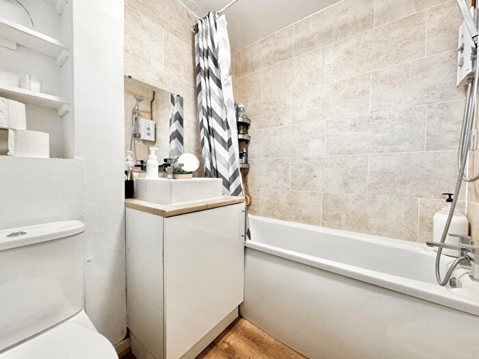 1 Bedroom Flat For Sale In Rosebery Way, Tring, HP23