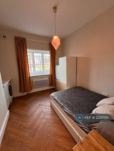 Studio To Rent In Finchley Road, London, NW3