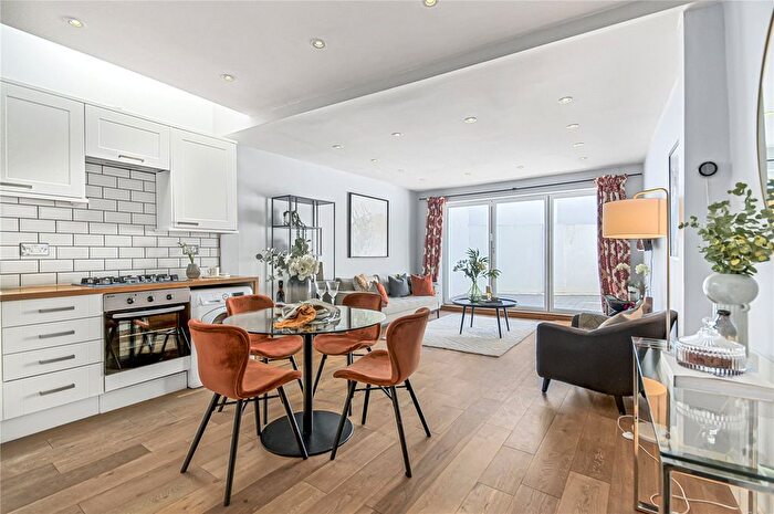 2 Bedroom Flat To Rent In Stephendale Road, Fulham, SW6