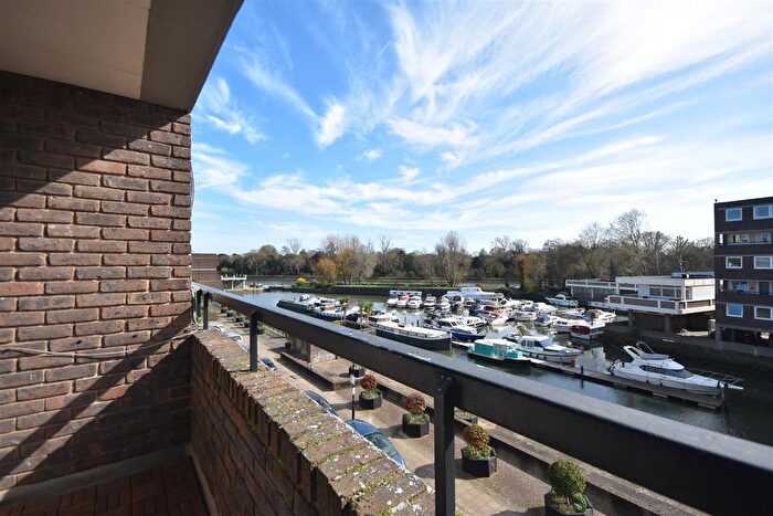 2 Bedroom Flat For Sale In Numa Court, Justin Close, Brentford, TW8