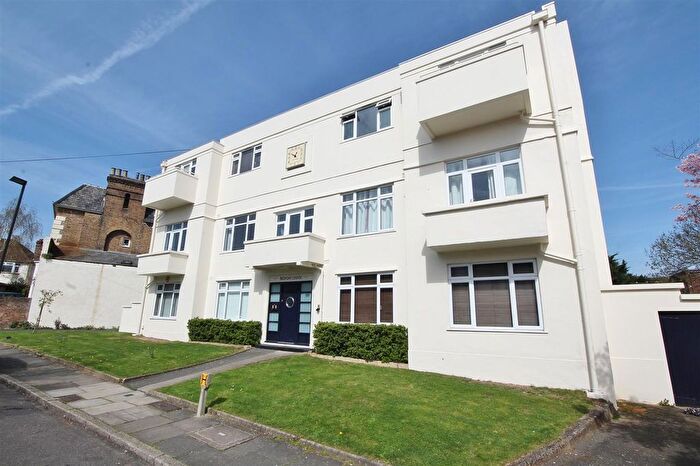 2 Bedroom Flat To Rent In Woodlands Road, Isleworth, TW7