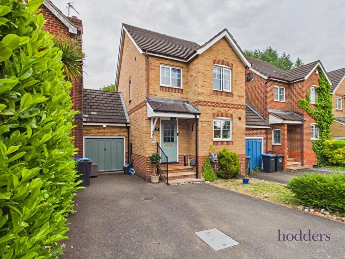 3 Bedroom Link Detached House For Sale In Chertsey, Surrey, KT16