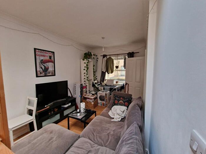 1 Bedroom Flat To Rent In Stoke Newington High Street, London, N16