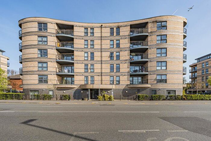 2 Bedroom Apartment For Sale In Windsor Road, Slough, SL1