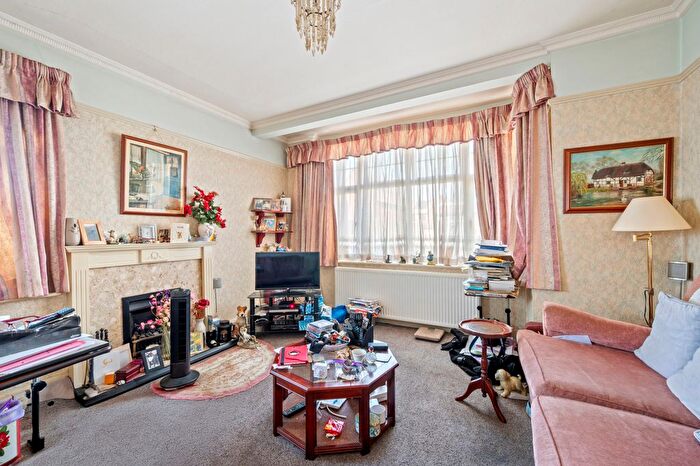 3 Bedroom End Of Terrace House For Sale In Elm Close, Raynes Park, SW20