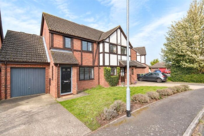 3 Bedroom Semi-Detached House For Sale In Martingale Close, Cambridge, CB4