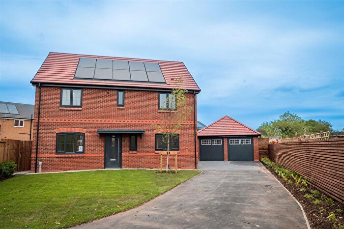 4 Bedroom Detached House For Sale In Stoneley Road, Crewe, CW1