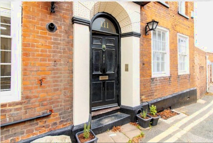 1 Bedroom Flat To Rent In West Street, Faversham, ME13
