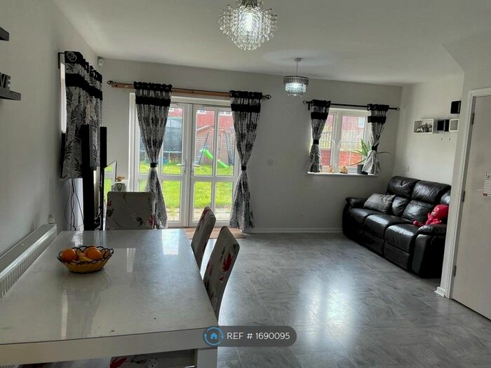 3 Bedroom End Of Terrace House To Rent In Marunden Green, London, United Kingdom, SL2