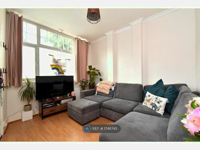 1 Bedroom Flat To Rent In North Cross Road, London, SE22
