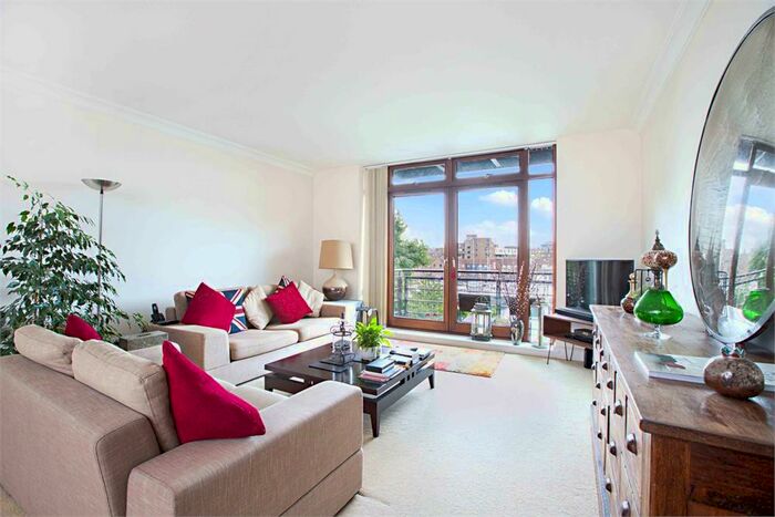 2 Bedroom Apartment To Rent In Merganser Court, Star Place, St Katharine Dock's, London, E1W