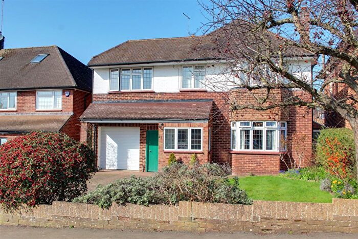 5 Bedroom Detached House For Sale In Bluebridge Avenue, Brookmans Park, AL9