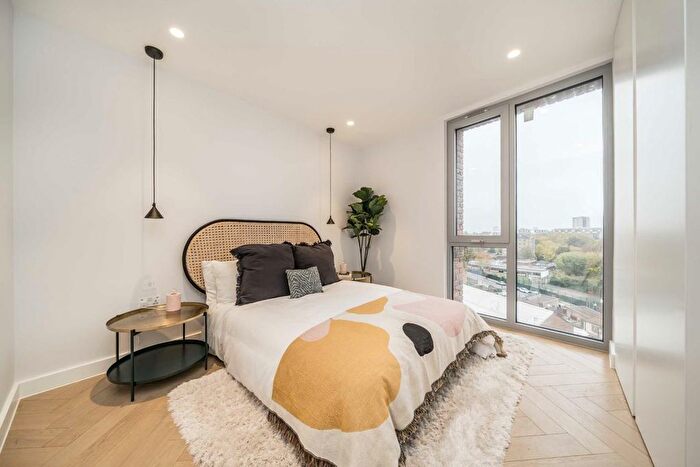 2 Bedroom Flat For Sale In Downs Road, London, E5