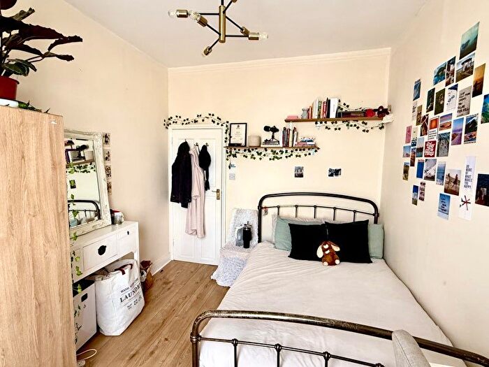 3 Bedroom Flat To Rent In Trinity Road, London, N2