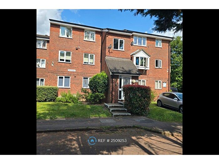 2 Bedroom Flat To Rent In Allen Court, London, E17