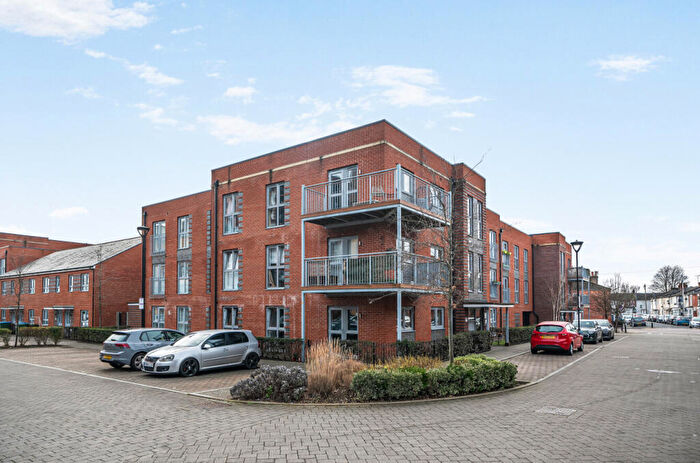 2 Bedroom Flat For Sale In Meridian Way, Meridian Waterside, Southampton, Hampshire, SO14