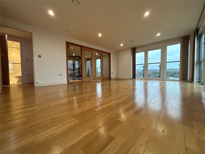 3 Bedroom Flat To Rent In Jigger Mast House, London, SE18