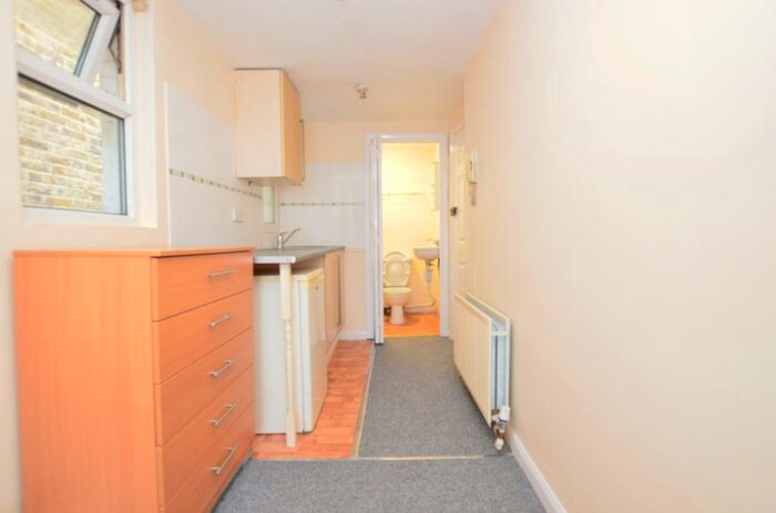 Flat To Rent In Woolstone Road London, SE23