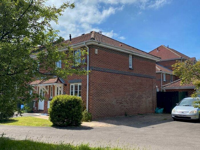 3 Bedroom Semi-Detached House To Rent In Saffron Way, Whiteley, Fareham, PO15