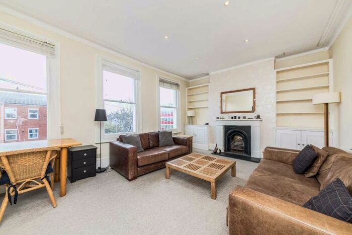 3 Bedroom Flat To Rent In Balham Grove, Balham, SW12