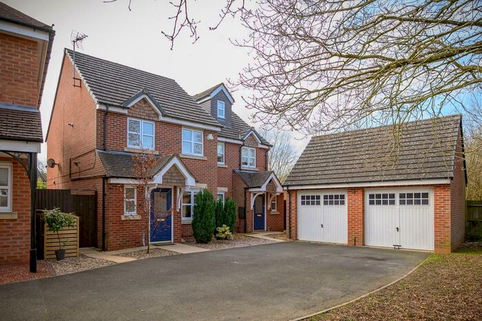 3 Bedroom Semi-Detached House For Sale In Rashwood Close, Hockley Heath, B94