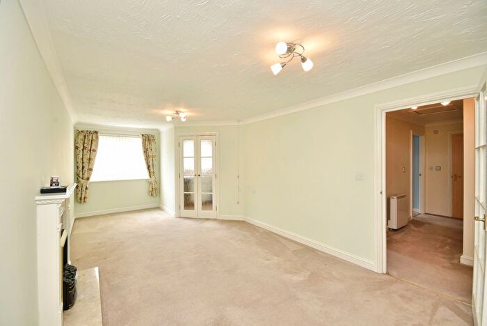2 Bedroom Flat For Sale In Mclay Court, Cardiff, CF5
