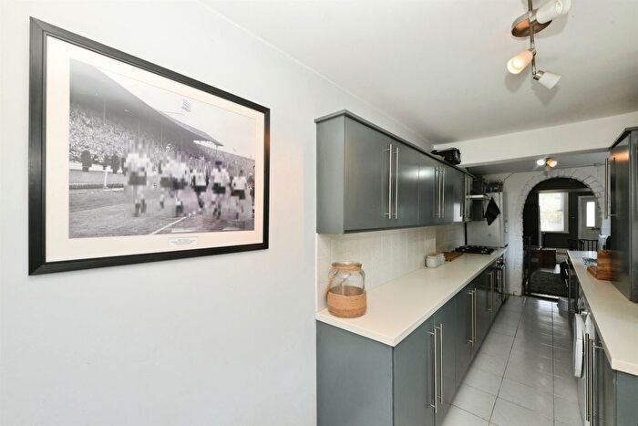 2 Bedroom Semi-detached House For Sale In Roman Street, Hoddesdon, EN11
