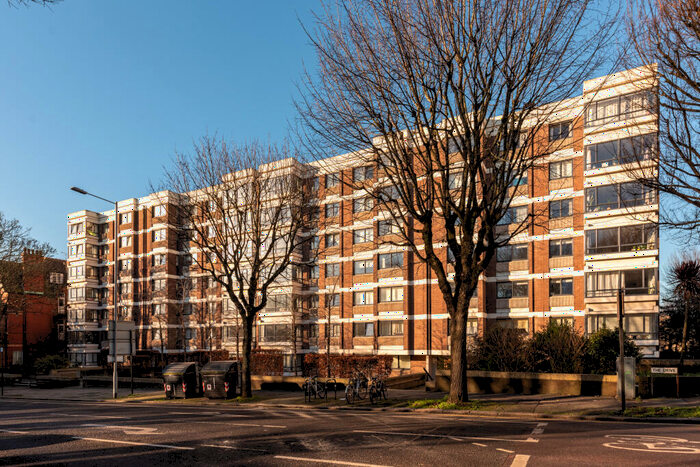 3 Bedroom Apartment To Rent In Eaton Manor, The Drive, East Sussex, BN3