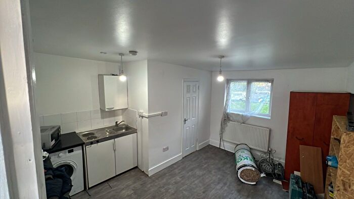 Studio To Rent In High Street, Ilford, IG1