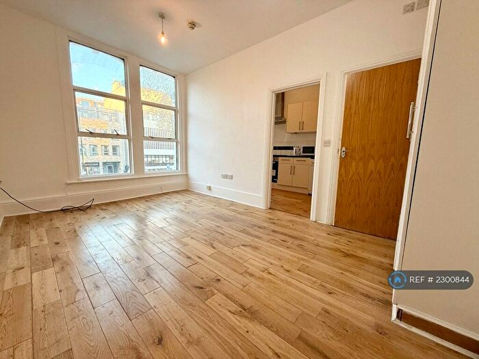 Studio To Rent In London, London, SE5