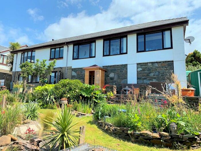 3 Bedroom Detached Bungalow For Sale In Stad Gwastadgoed Isaf, Llwyngwril, LL37