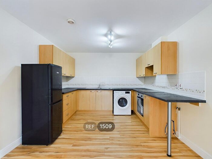 2 Bedroom Flat To Rent In Dunsley House, Hessle Road, HU4