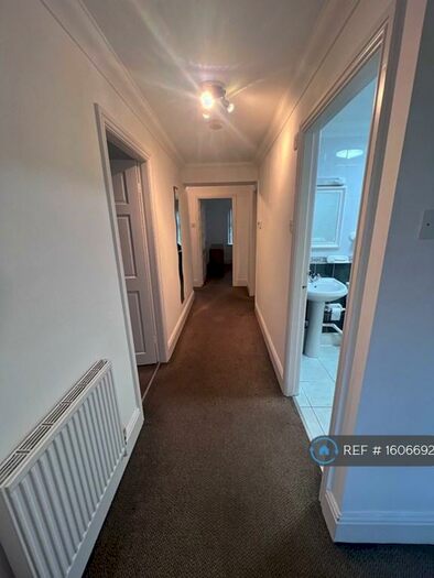 3 Bedroom Flat To Rent In Burton House, Manchester, M20