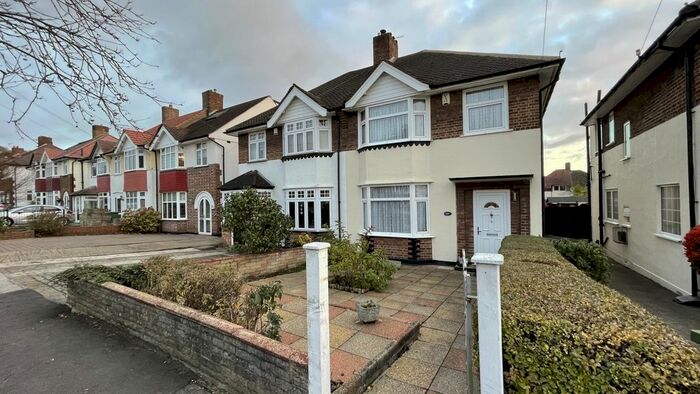 3 Bedroom Terraced House To Rent In Dumbreck Road, Eltham, SE9