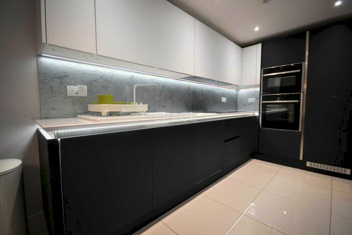 2 Bedroom Flat To Rent In Pocket Place, Wokingham Road, Earley, RG6