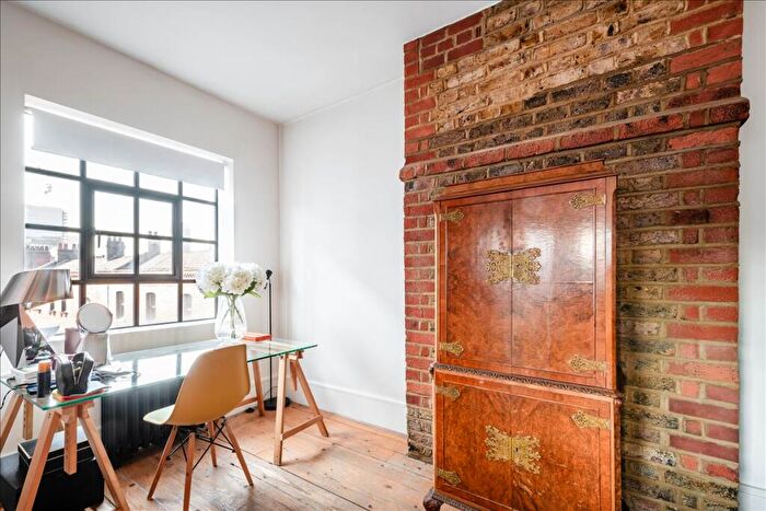 2 Bedroom Apartment For Sale In Hoxton Square, London, N1