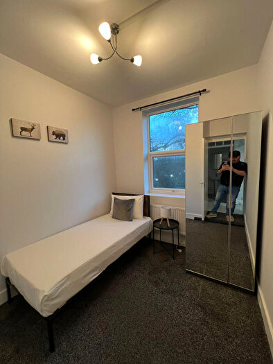 1 Bedroom Flat To Rent In North Circular Road, NW11