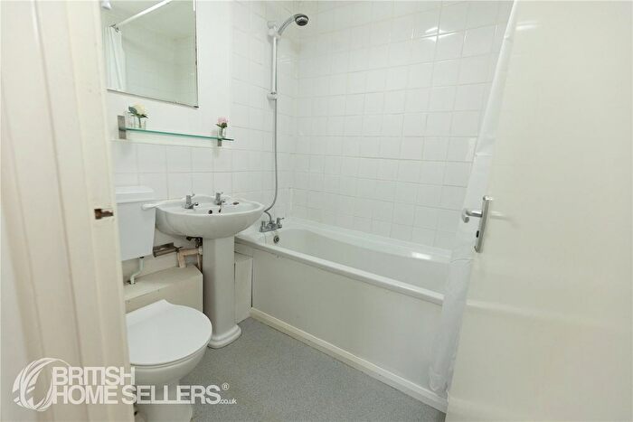 1 Bedroom Flat For Sale In Clay Hill, Two Mile Ash, Milton Keynes, Buckinghamshire, MK8