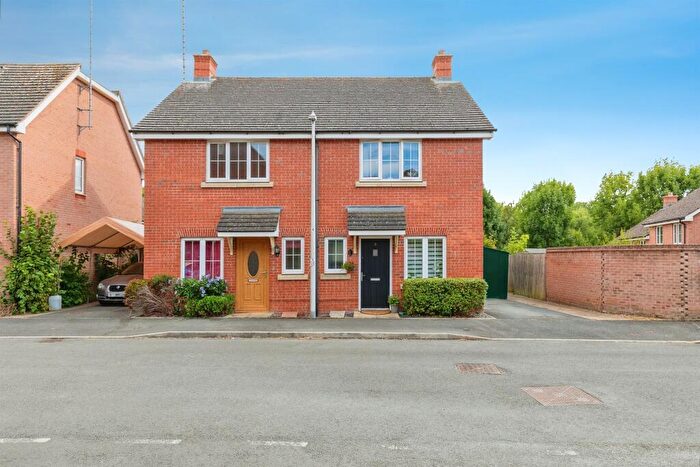 3 Bedroom Semi-Detached House For Sale In Manders Croft, Southam, CV47