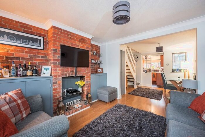 2 Bedroom Cottage To Rent In Luton Road, Harpenden, AL5