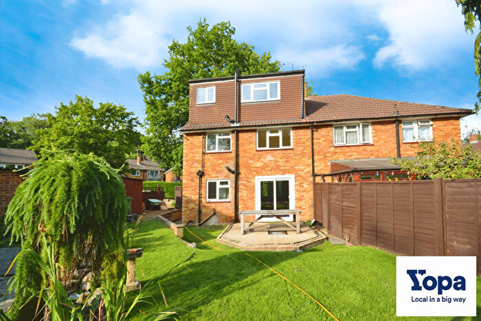 4 Bedroom Semi-Detached House For Sale In Black Boy Wood, St. Albans, AL2