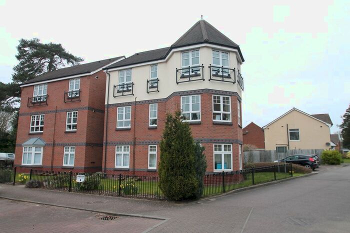 2 Bedroom Flat To Rent In Thorpe Court, Solihull B91