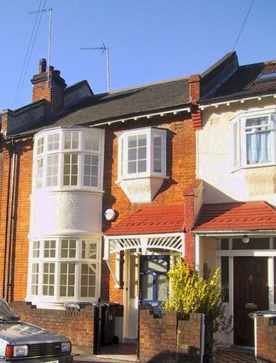 3 Bedroom Property To Rent In Porden Road, London, SW2