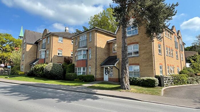 2 Bedroom Flat To Rent In Oriental Road, Woking, GU22