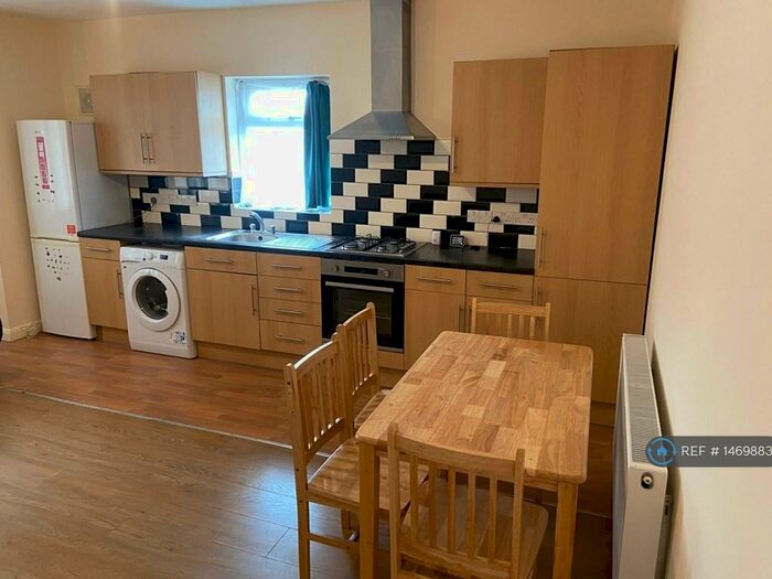 1 Bedroom Flat To Rent In Waltham Drive, Edgware, HA8