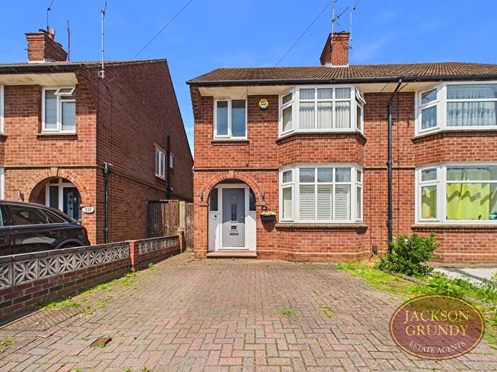 3 Bedroom Semi-Detached House For Sale In Birchfield Road East, Northampton, NN3