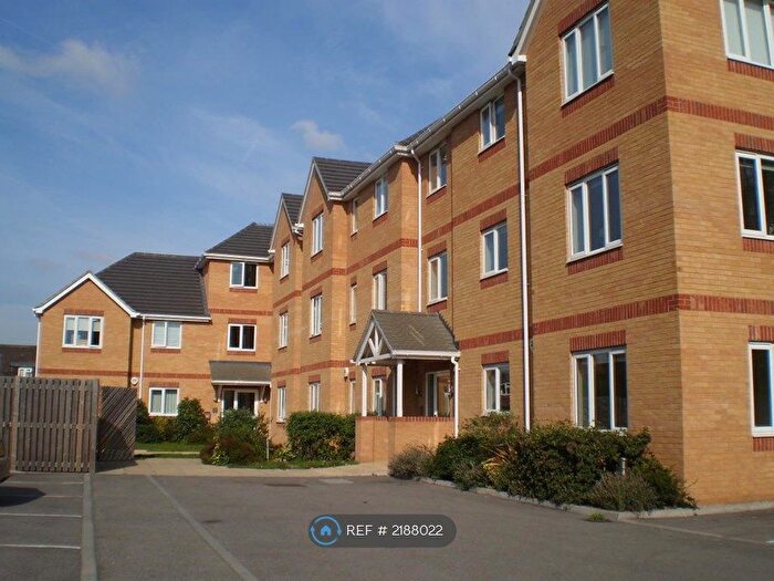 2 Bedroom Flat To Rent In Tilbury Walk, Slough, SL3