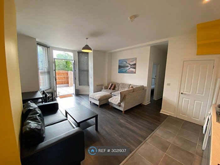 2 Bedroom Flat To Rent In Sherwood Rise, Nottingham, NG7