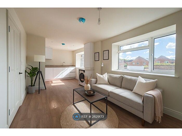 3 Bedroom Flat To Rent In Willow Tree Apartments, Yate, Bristol, BS37