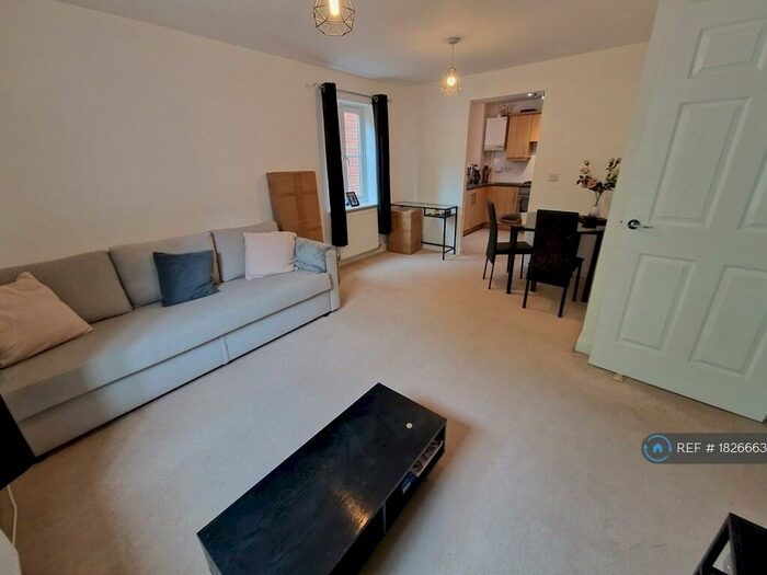 2 Bedroom Flat To Rent In Ducketts Mead, Shinfield, Reading, RG2